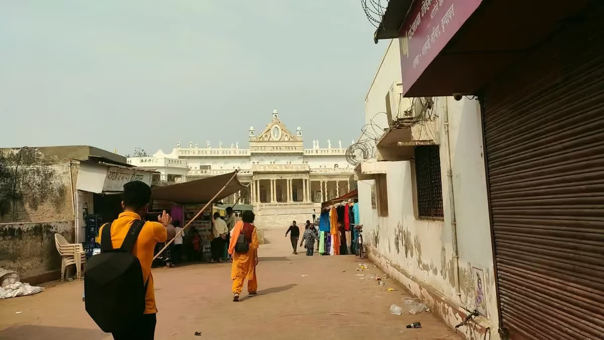 Shahji Mandir (Twisted Marble Pillars & Basanti Kamra) in Vrindavan, Mathura Braj Bhoomi - Real Darshan Photograph