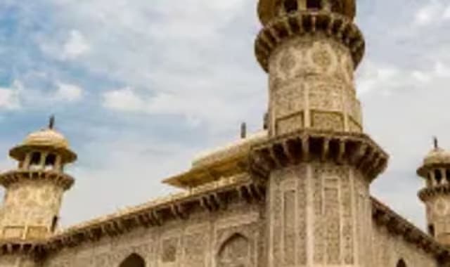 Same Day Agra Taj Mahal Tour from Mathura Vrindavan - View 2