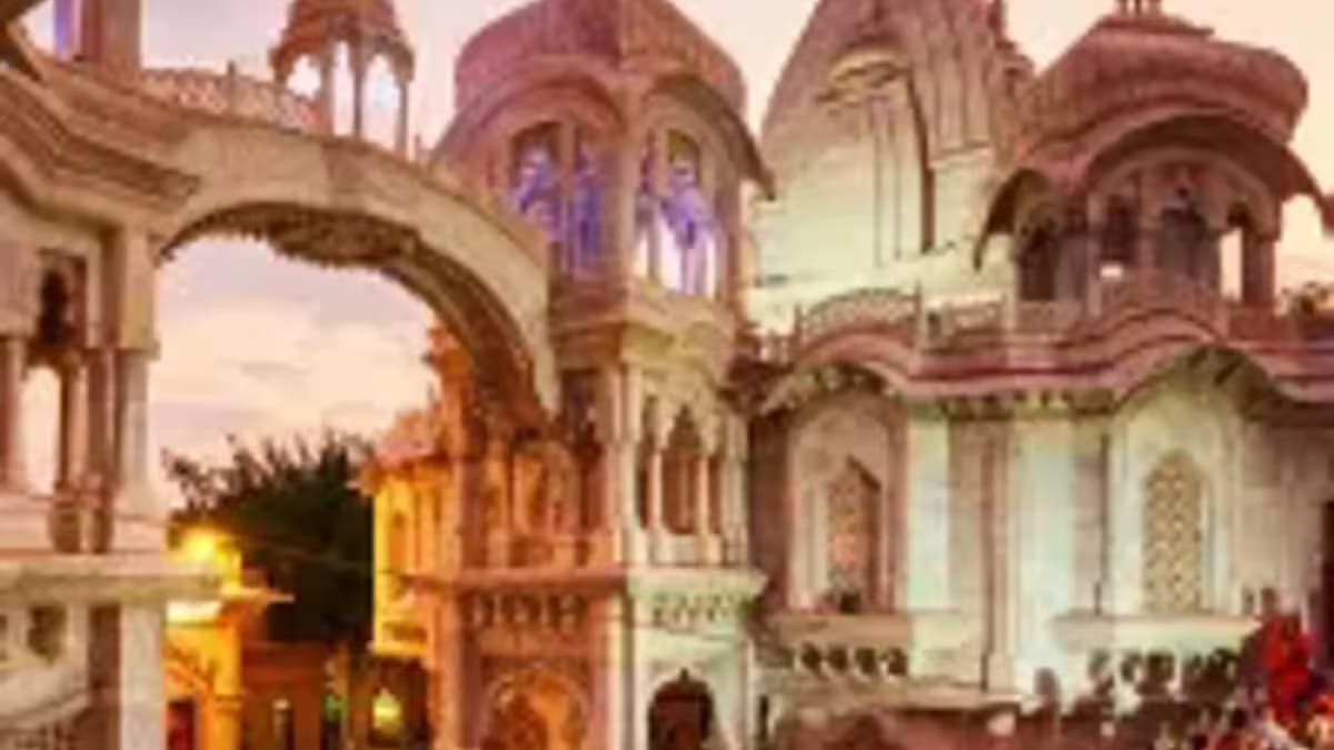 ISKCON Sri Sri Krishna Balaram Mandir - Real Mandir Darshan & Architecture Photo ISKCON Sri Sri Krishna Balaram Mandir in Vrindavan, Mathura Braj Bhoomi - Real Darshan Photograph